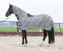 Vliegendeken zebra met hals en zadeluitsparing.